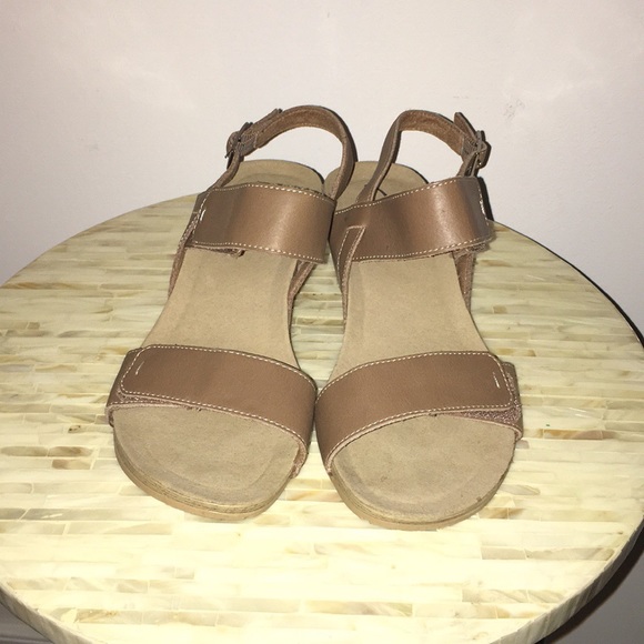 clarks alto disco wedge sandal